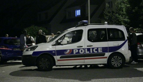 IÁ-szimpatizáns késelt halálra egy francia rendőrparancsnokot