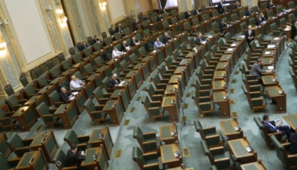 Kicsit még ráhúztak a szabadságra a szenátorok