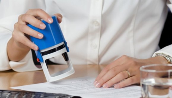 Megszűnhet a bürokrácia egyik bálványa: a hitelesített másolat