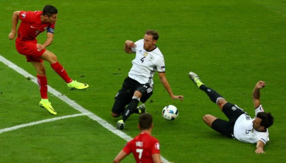 Kioltotta egymást a német és a lengyel válogatott