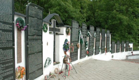 A szovjetek hét csapása Kárpátalja magyar és német lakosságára