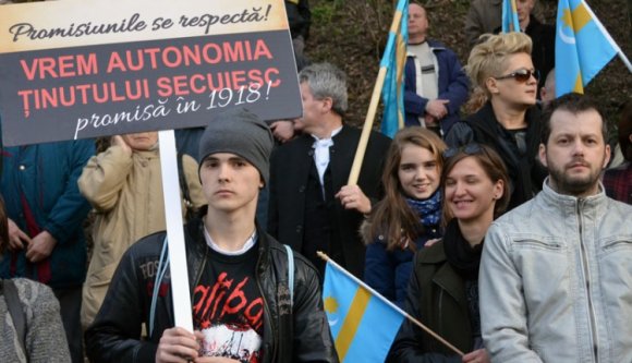 Autonómia-tűzszünetet tartanak a magyar pártok