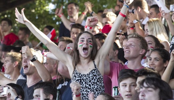 Bocs: megint vezetünk! :D Ja nem, újra döntetlen.. Vagyis nem: vezetüüüünk! :D