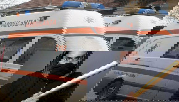 Baseballütős támadás egy mentőautó ellen