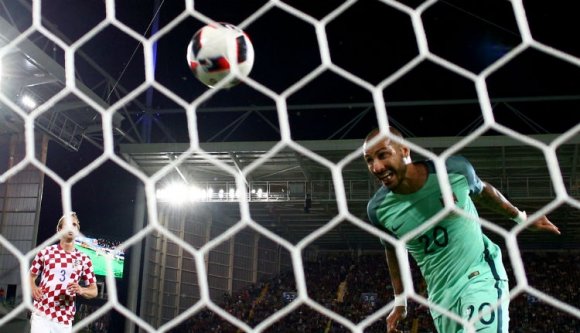 Portugália antifutballal jutott a legjobb nyolc közé