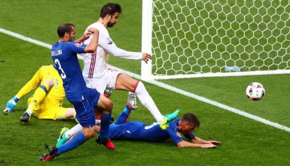 Itália véget vetett a spanyol uralomnak