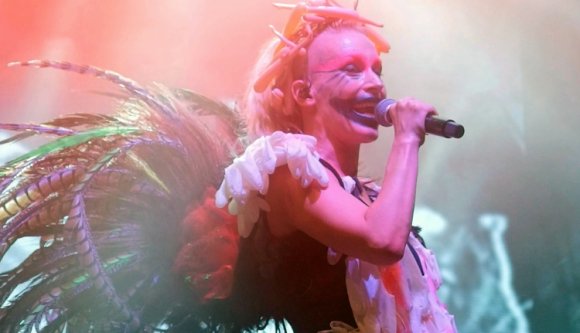 Szeress, papa, szeress! Anna and the Barbies-től zengett a torockói völgy (VIDEÓ)