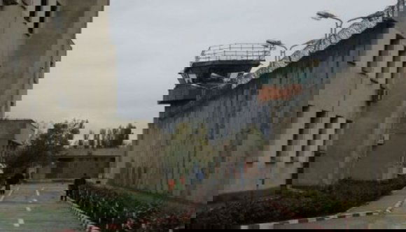 Felgyújtotta celláját egy rab – börtönőrök kórházban