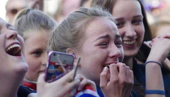 Na, így kell ünnepelni egy hazatérő csapatot!