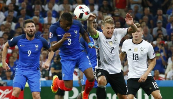 Saját kezűleg esett ki a világbajnok