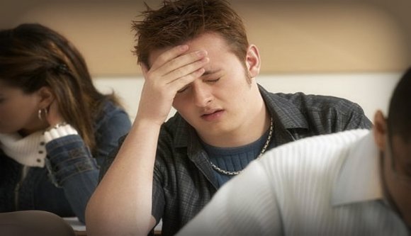 „Az a Ion kúrja a nőt a kályha mögött, az apja orra előtt.”