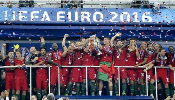 Portugália nyert egy trófeát Cristiano Ronaldónak