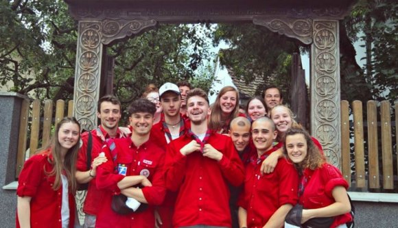 Belga fiatalok segítenek a havadtői régi temető megőrzésében