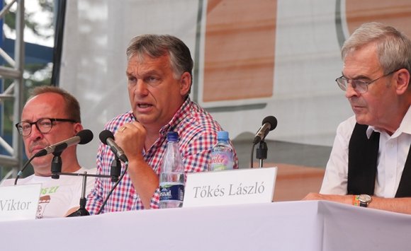 Orbán: a mi problémánk nem Mekkában, hanem Brüsszelben van