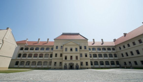 Nagyon 21. századi lett a megújult nagyenyedi református kollégium