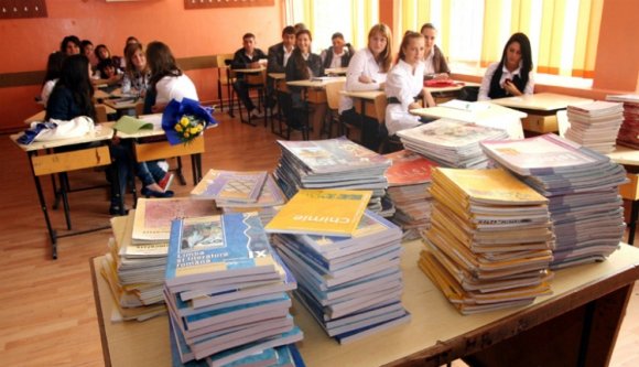 Ingyenes tankönyveket kapnak a 11-12. osztályosok