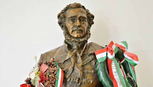 Hihetetlen bürokrácia hátráltatja a szatmárnémeti Széchenyi-szobor felállítását