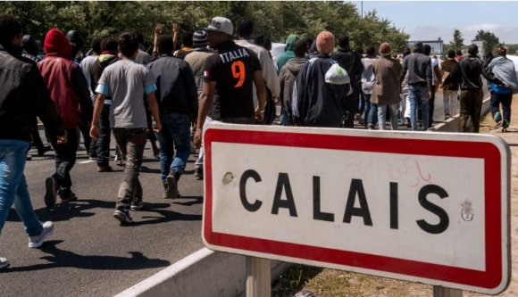 A britek falat építenének Calais-nál