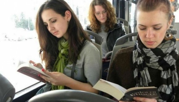 Guruló könyvtár lesz az aradi villamosokból és buszokból