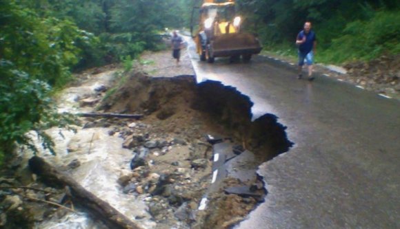 Három hónapig bírta a felújított műút