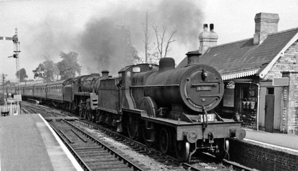 Három vonat, ezerszáz perc késés