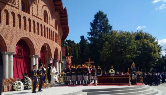 Tízezer ember kísérte utolsó útjára Anna királynét