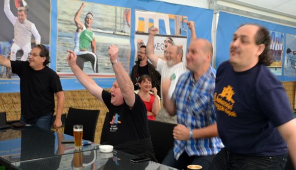 Így örültek Kolozsváron az első magyar kajakos aranynak!