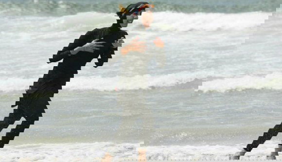 Tíz muzulmán nőt kiraktak a cannes-i strandról