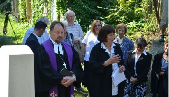 Felavatták egy arisztokrata újraállított sírkövét a Házsongárdban