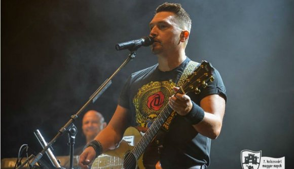 Profizmus, Ákos a neved