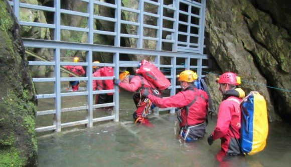 Kihozták a szolcsvai barlangban rekedt turistákat