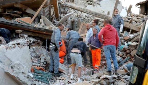 Legalább 80 halott, egy román áldozat az olaszországi földrengésben