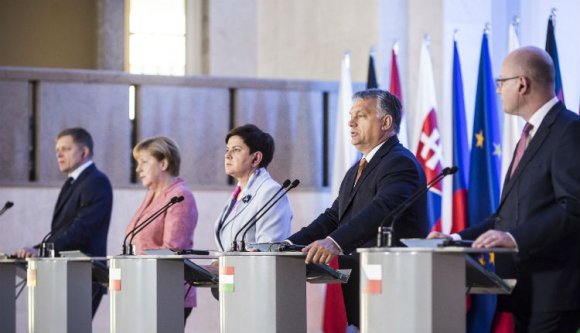 Orbán: közös európai hadsereg kell