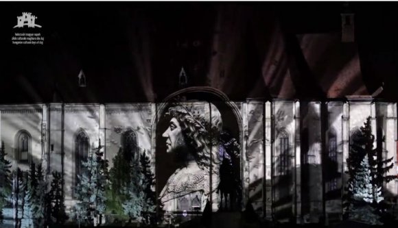 Nosztalgiázzunk: itt a kolozsvári épületvetítés hivatalos videója