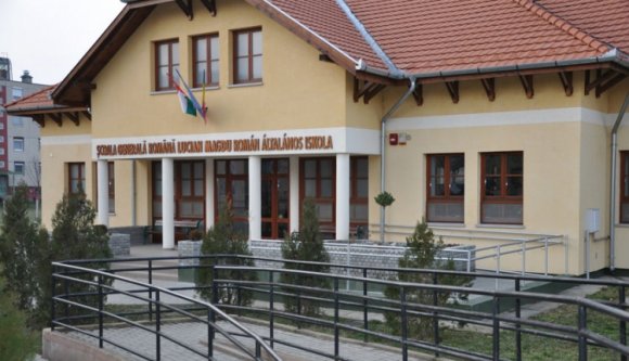 Magyarország nem fél támogatni a román kisebbségi közösséget