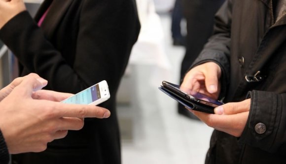 Csak évente 90 napra törlik el a roamingdíjakat az EU-ban