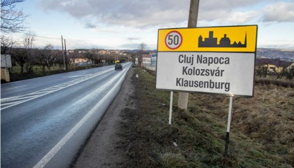 Mégis lesznek háromnyelvű táblák Kolozsváron?