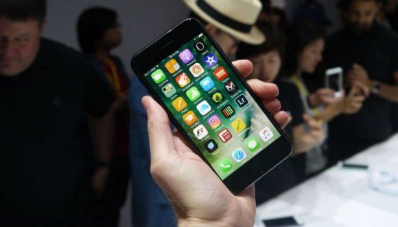 Almarajongók: itt az iPhone 7!