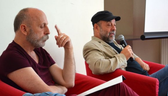 Dőlni fog az újdonság a színpadról