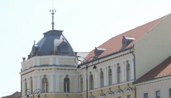 Lekerült a román zászló a sepsiszentgyörgyi városháza tornyáról