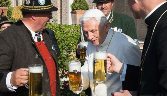 Reméljük, ma mindenki elviszi a papját sörözni