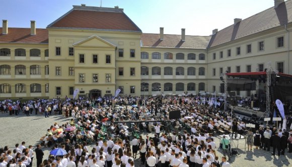 Felavatták a felújított Bethlen Gábor Kollégiumot