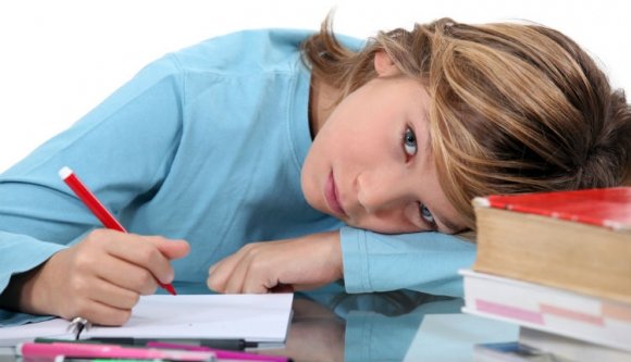 A házi feladatokat az iskolában kellene megcsinálni