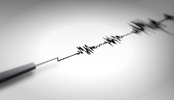 Rengett a föld péntek éjszaka