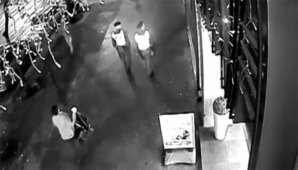 Itt a térfigyelő kamera felvétele a budapesti robbantásról (VIDEÓ)