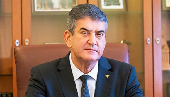 Hát sehogy nem lehet már végre megszabadulni Opreától??