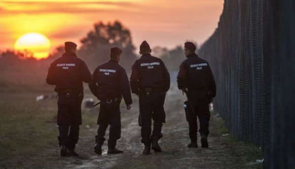 Román állampolgárságú embercsempészt fogtak a magyarok
