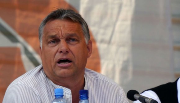 Orbán: nincs összefüggés a robbantás és a migránsválság között