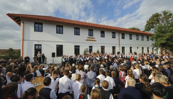 Új épülettel gyarapodott a magyarlapádi szórványkollégium