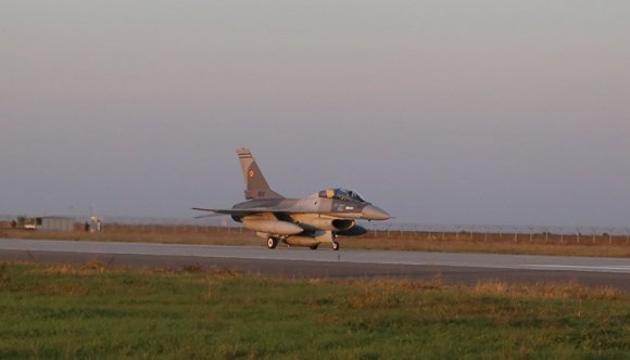 Így érkeztek meg az F-16-osok Romániába (VIDEÓ)